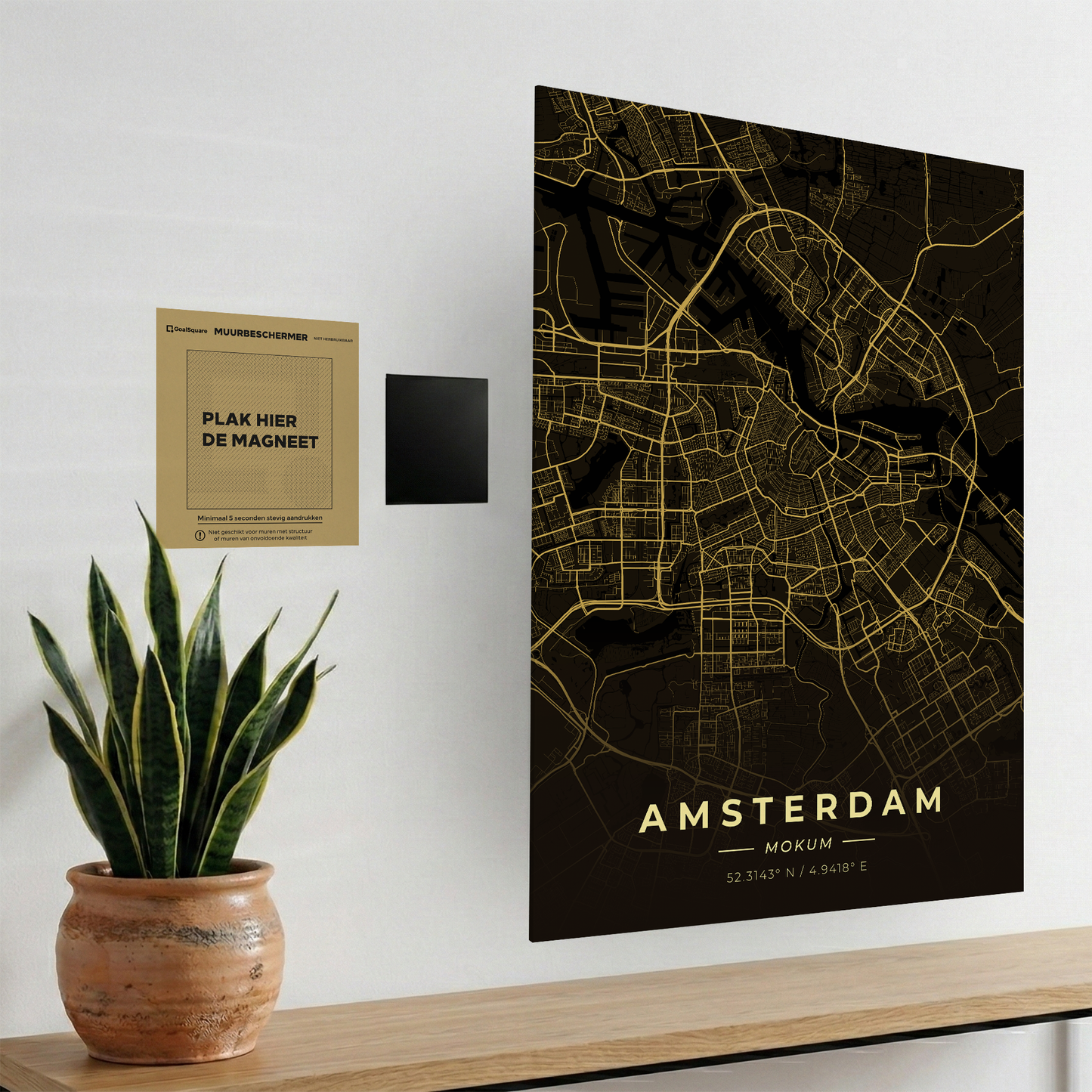 Uitleg van het magnetische ophangsysteem van GoalSquare met de Amsterdam poster. Boorvrij, eenvoudig en strak ophangen.