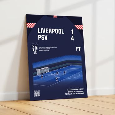 De GoalSquare Match Moment metalen poster van de een vier winst van PSV op Liverpool schuin geplaatst tegen een witte wand op een lichte houten vloer.