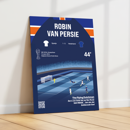 De GoalSquare Match Moment metalen poster van de iconische WK-goal van Robin van Persie schuin geplaatst tegen een witte wand op een lichte houten vloer.