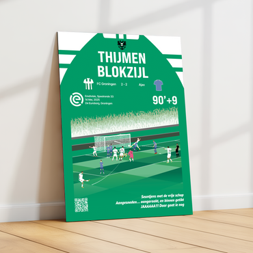 De GoalSquare Match Moment metalen poster van de goal van Thijmen Blokzijl tegen Ajax schuin geplaatst tegen een witte wand op een lichte houten vloer.