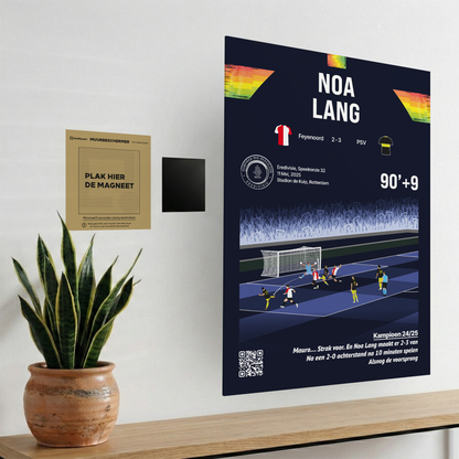 Het magnetische ophangsysteem van GoalSquare gedemonstreerd met de Match Moment poster van de goal van Noa Lang tegen Feyenoord aan de wand.