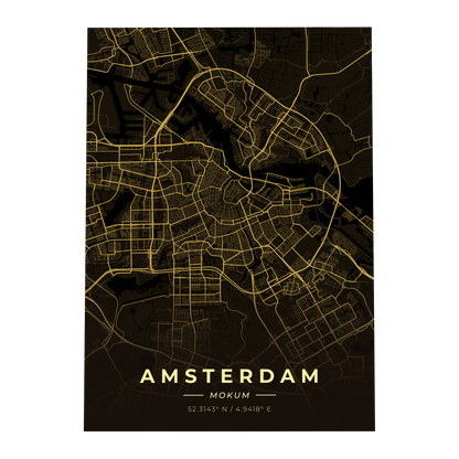 Premium metalen poster van de plattegrond van Amsterdam (Mokum). Luxe goud-op-zwart design van GoalSquare met coördinaten.