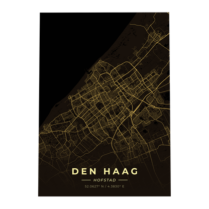 Premium metalen poster van de plattegrond van Den Haag (De Hofstad). Luxe goud-op-zwart design van GoalSquare met coördinaten.