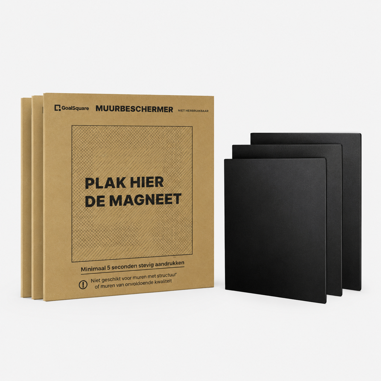 Productfoto van een GoalSquare magnetisch ophangsysteem voordeelset bestaande uit 3 bruingele muurbeschermers en 3 zwarte vierkante magneten op een witte achtergrond.